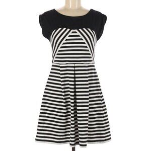 Olsenboye Sz 9 Black and White Short Sleeve Dress